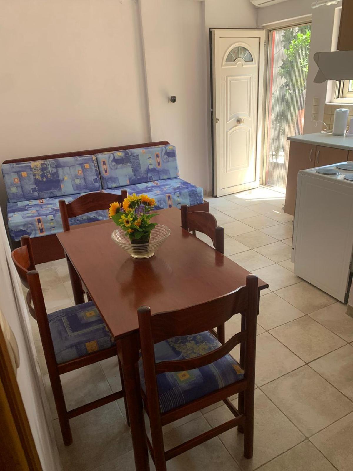 Domenica House Apartment Kondaraíni Екстериор снимка